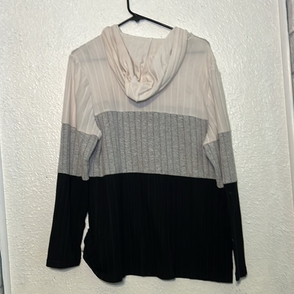 Shein curve black gray, and white zip top hooded sweater size 1XL - Picture 5 of 7
